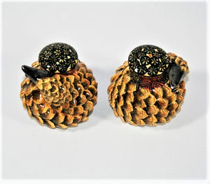 Round belly Pangolin salt & pepper set