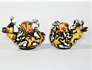 Upside down wild dog salt & pepper set
