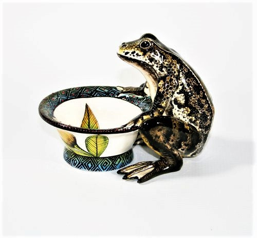 Black & brown squatting frog with flower ring bowl