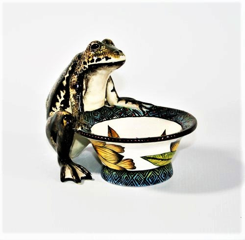 Black & brown squatting frog with flower ring bowl