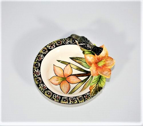 Small decorative bowl with white-throated robin & orange flower.