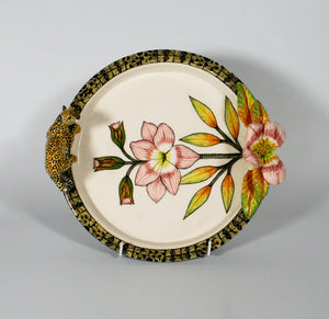 Medium round platter with leopard pouncing