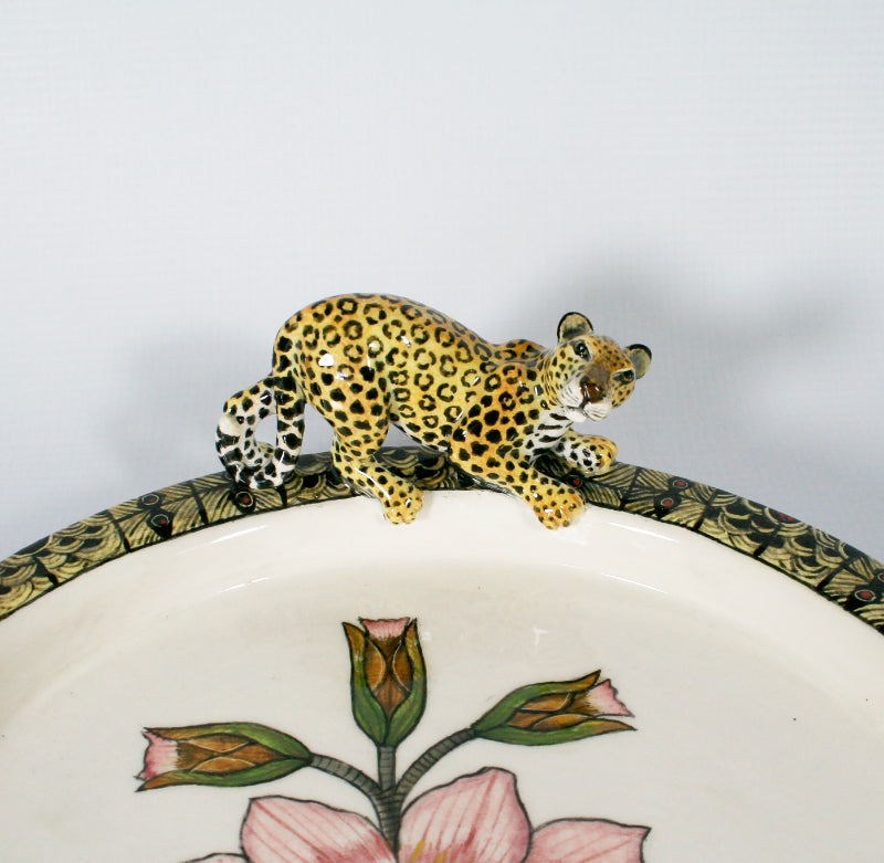 Medium round platter with leopard pouncing
