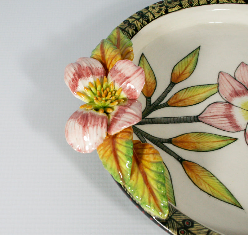 Medium round platter with leopard pouncing