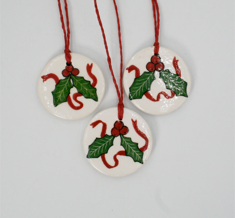 Round tree hanger pair with holly