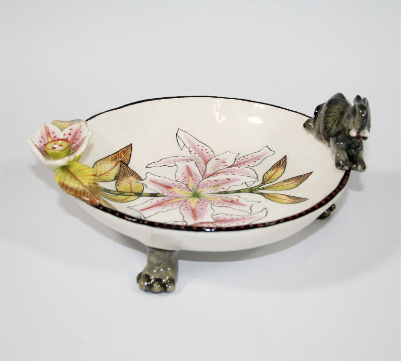 Medium decorative bowl on legs with elephant