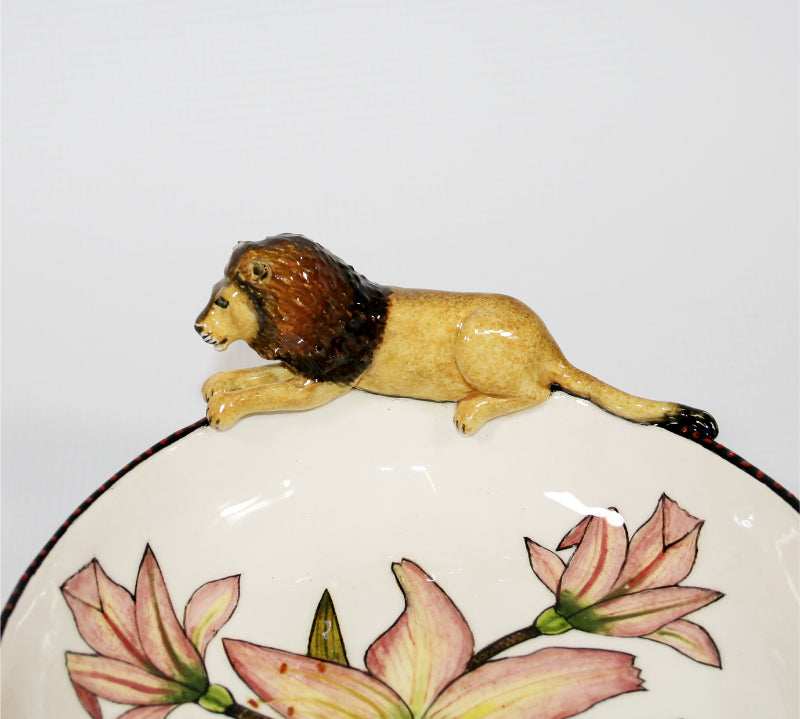 Medium decorative bowl on legs with lion