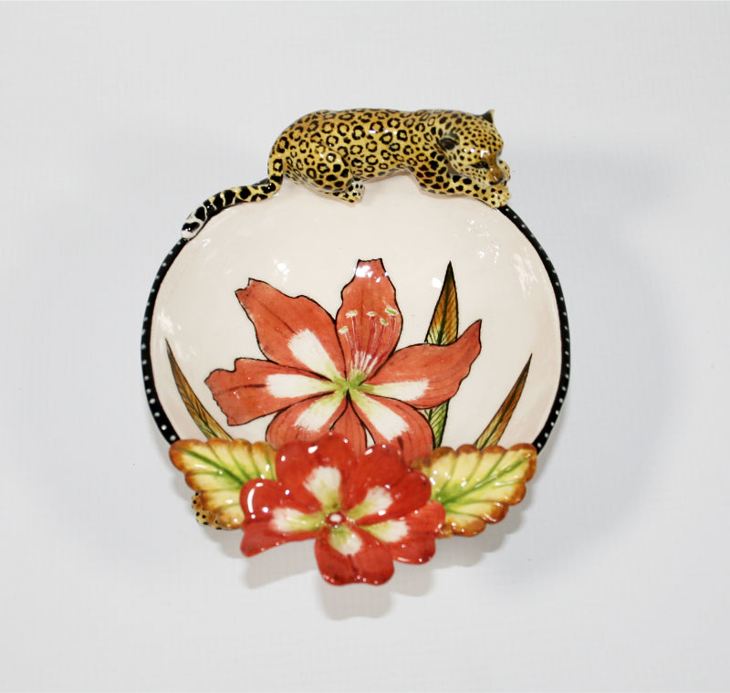 Small decorative bowl on legs with leopard