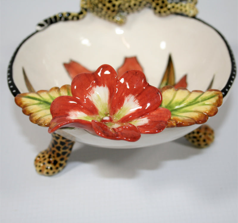 Small decorative bowl on legs with leopard