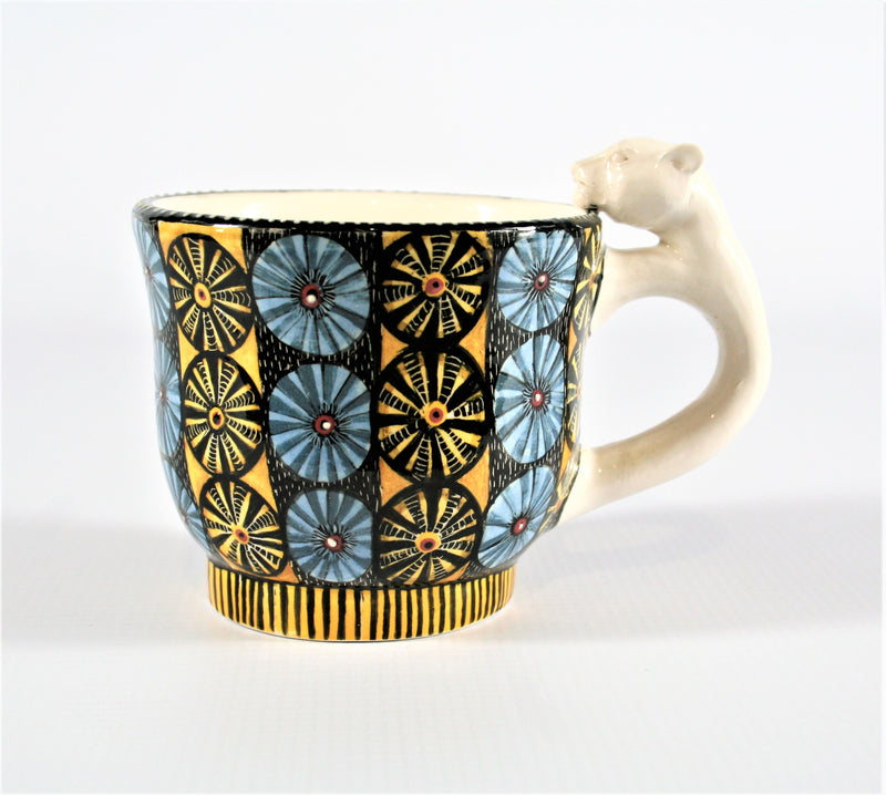 Blue circle mug with flower
