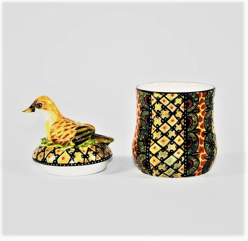 Bird on green nest jewellery box