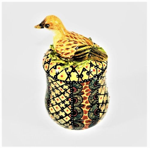 Bird on green nest jewellery box