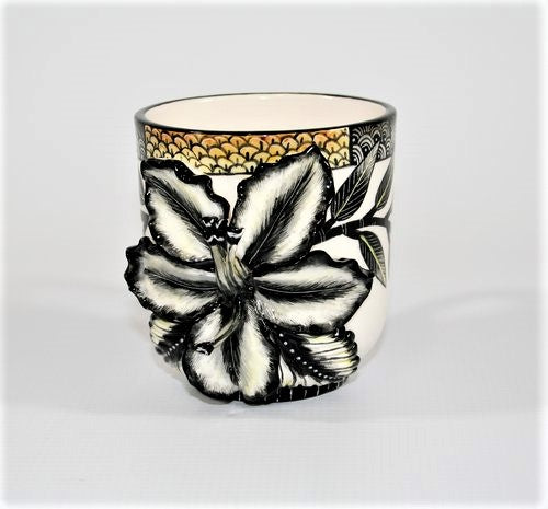 Curved line pattern handle with sculpted flower mug